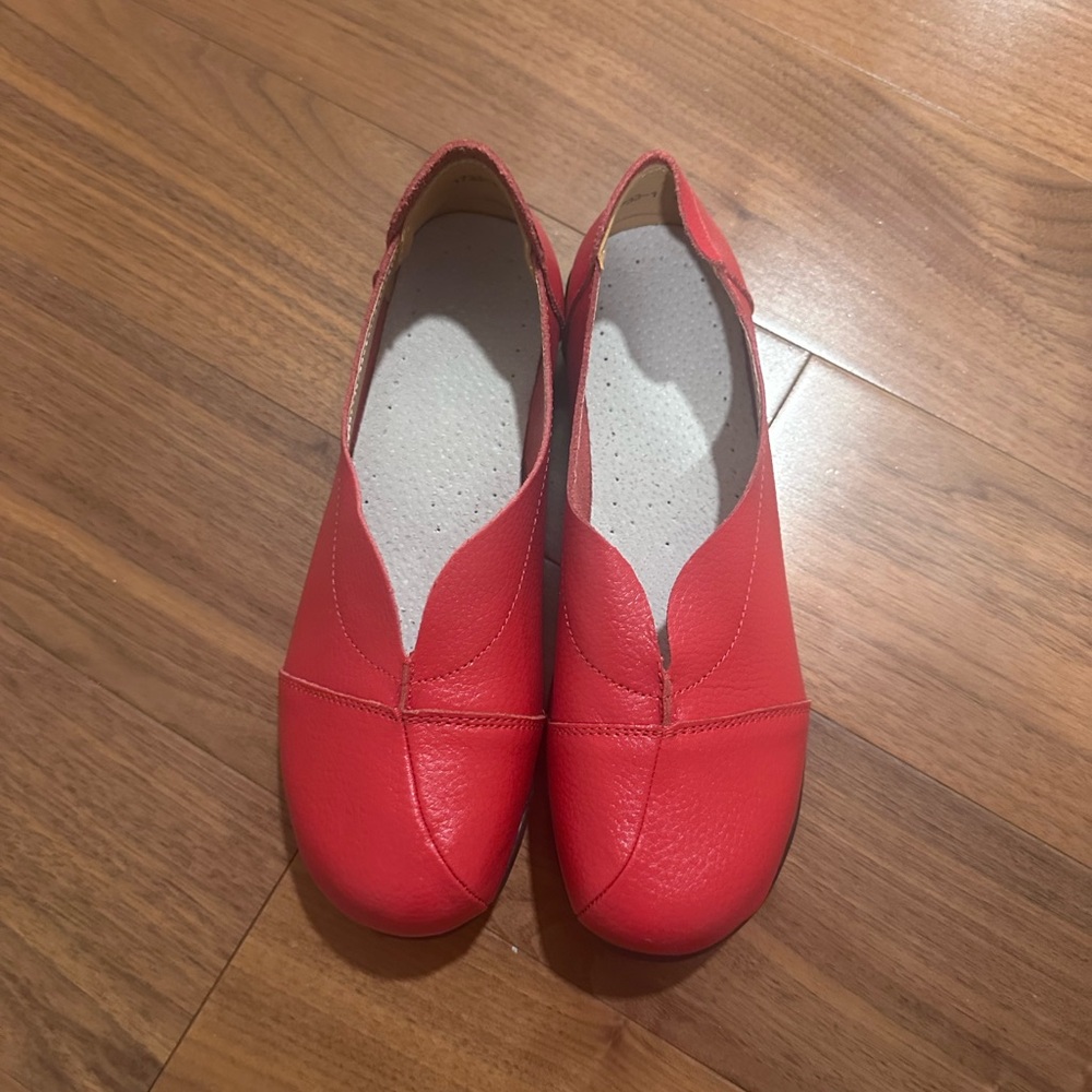 Red tulip-cuff, leather womens loafers